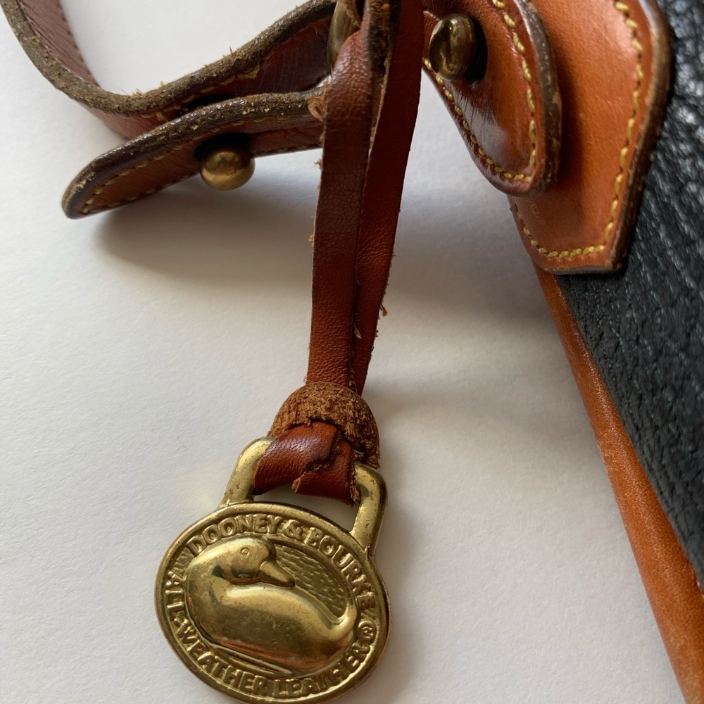 Crossover Vintage Dooney and Bourke - Picture 2 of 4